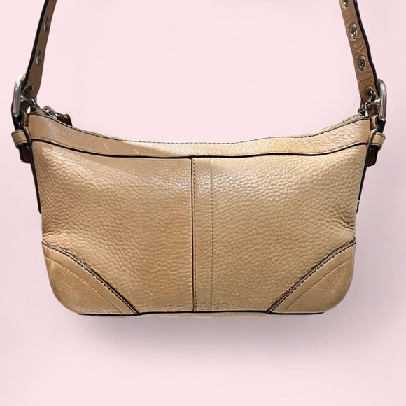 Coach - Picture 7 of 11